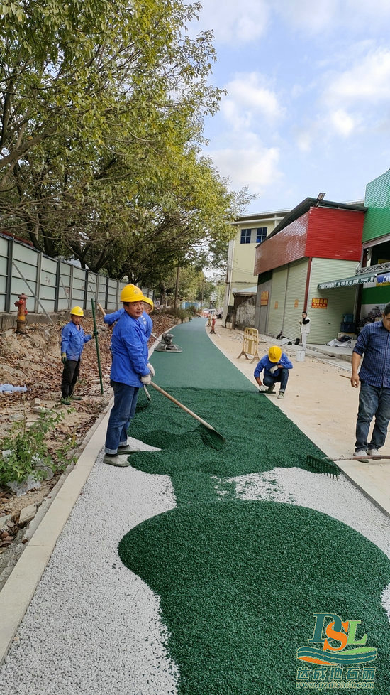 廣州黃埔開達路市政道路【彩色透水瀝青】正式開始施工！